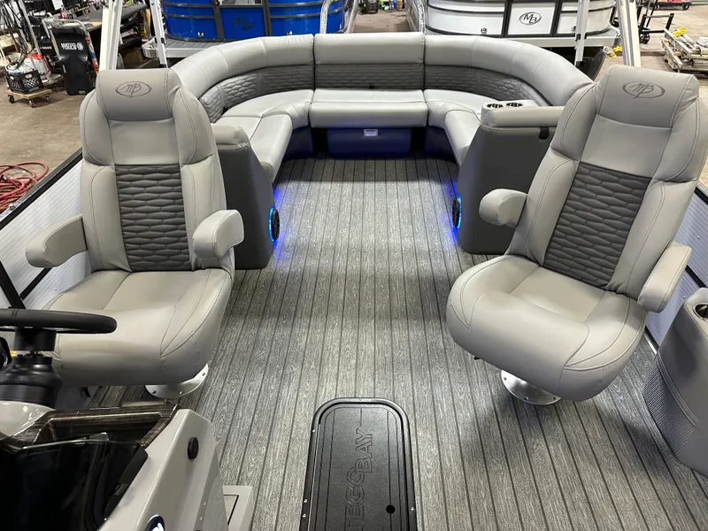 Slide: The Image of Montego Bay TT8524 Quad Lounge 225HP Honda Tritoon Pontoon 2023 - 10