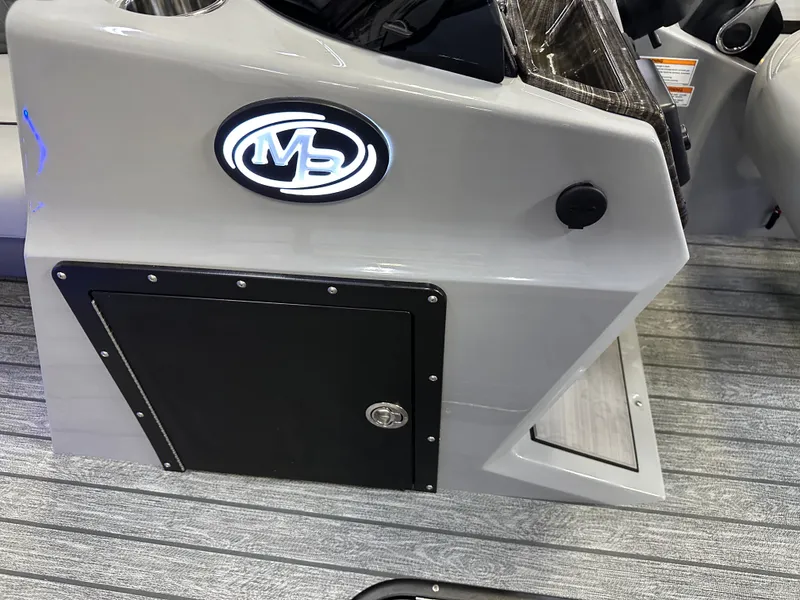 Slide: The Image of Montego Bay TT8524 Quad Lounge 225HP Honda Tritoon Pontoon 2023 - 17