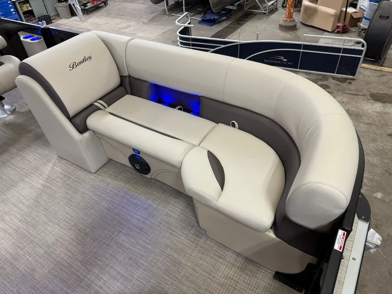 Slide: The Image of Bentley Pontoons Legacy 220 Swingback & Honda 4-Stroke EFI 2026 - 10