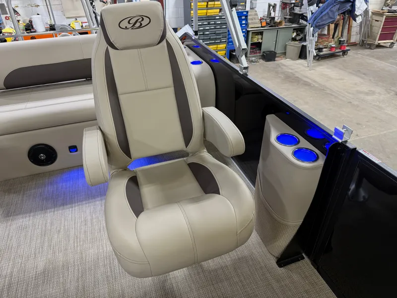 Slide: The Image of Bentley Pontoons Legacy 220 Swingback & Honda 4-Stroke EFI 2026 - 11