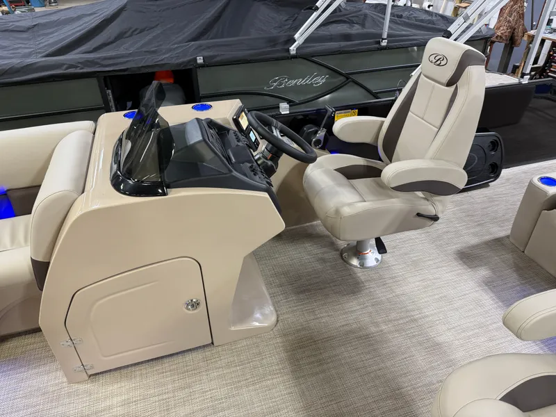 Slide: The Image of Bentley Pontoons Legacy 220 Swingback & Honda 4-Stroke EFI 2026 - 12