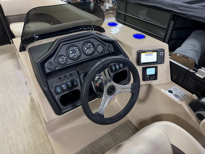Slide: The Image of Bentley Pontoons Legacy 220 Swingback & Honda 4-Stroke EFI 2026 - 14