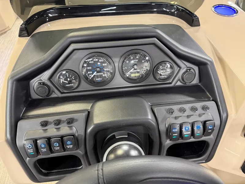 Slide: The Image of Bentley Pontoons Legacy 220 Swingback & Honda 4-Stroke EFI 2026 - 15