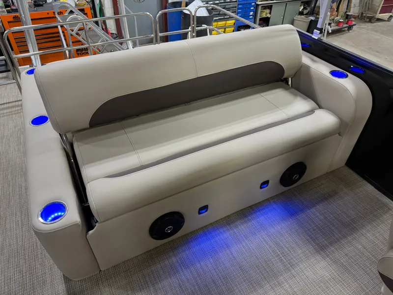 Slide: The Image of Bentley Pontoons Legacy 220 Swingback & Honda 4-Stroke EFI 2026 - 18