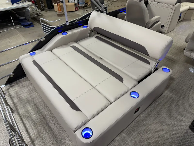 Slide: The Image of Bentley Pontoons Legacy 220 Swingback & Honda 4-Stroke EFI 2026 - 19