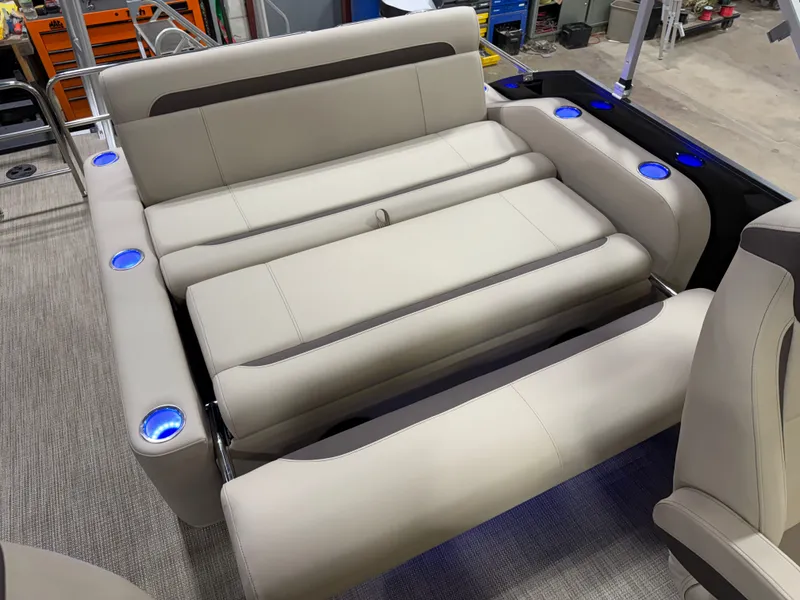 Slide: The Image of Bentley Pontoons Legacy 220 Swingback & Honda 4-Stroke EFI 2026 - 23