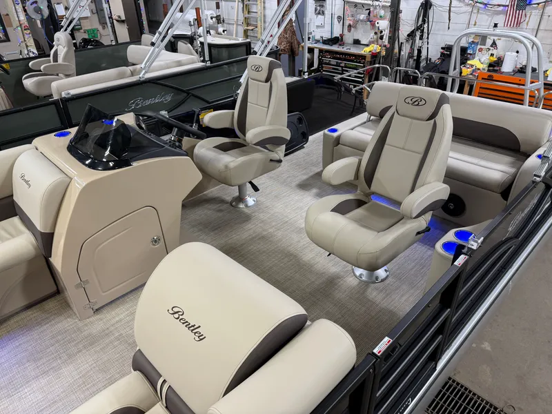Slide: The Image of Bentley Pontoons Legacy 220 Swingback & Honda 4-Stroke EFI 2026 - 3