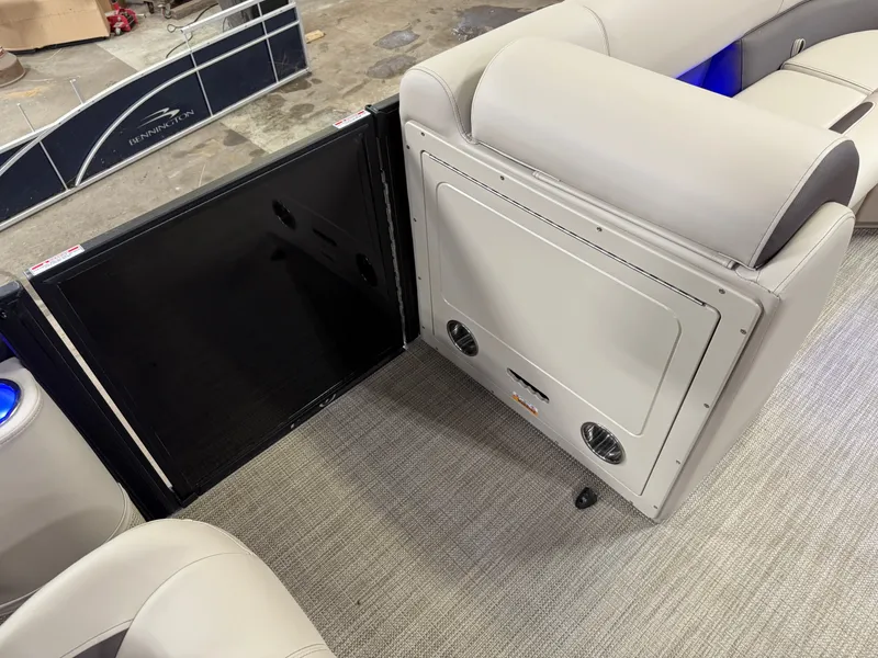 Slide: The Image of Bentley Pontoons Legacy 220 Swingback & Honda 4-Stroke EFI 2026 - 32