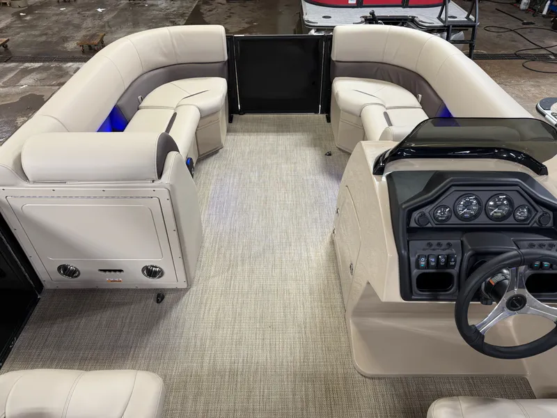Slide: The Image of Bentley Pontoons Legacy 220 Swingback & Honda 4-Stroke EFI 2026 - 34