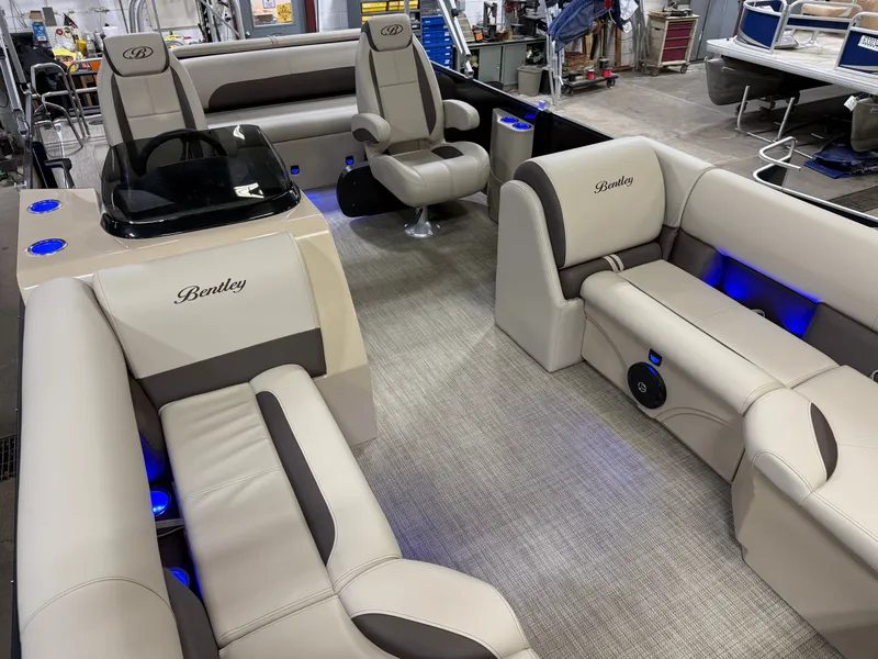 Slide: The Image of Bentley Pontoons Legacy 220 Swingback & Honda 4-Stroke EFI 2026 - 37