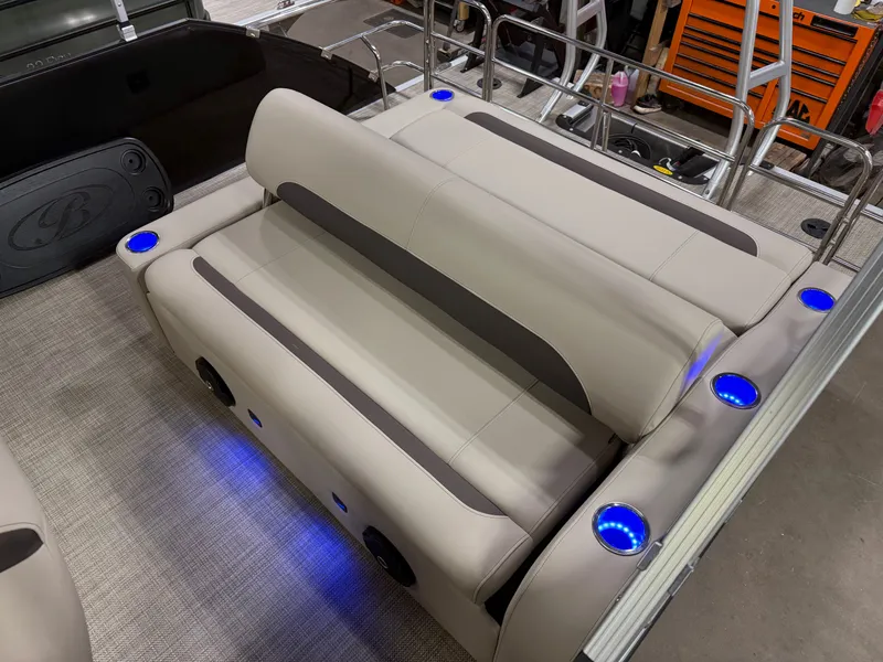 Slide: The Image of Bentley Pontoons Legacy 220 Swingback & Honda 4-Stroke EFI 2026 - 4