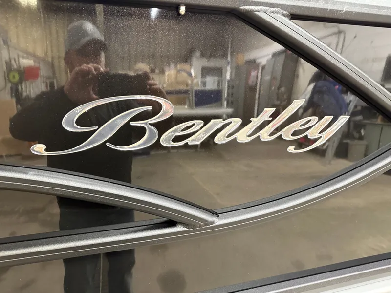 Slide: The Image of Bentley Pontoons Legacy 220 Swingback & Honda 4-Stroke EFI 2026 - 42