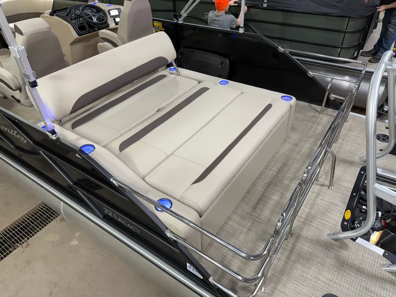 Slide: The Image of Bentley Pontoons Legacy 220 Swingback & Honda 4-Stroke EFI 2026 - 5