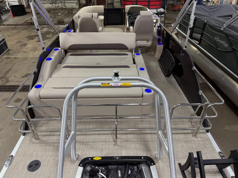 Slide: The Image of Bentley Pontoons Legacy 220 Swingback & Honda 4-Stroke EFI 2026 - 7