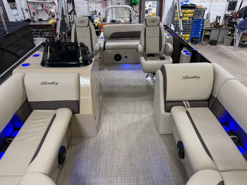 Slide: The Image of Bentley Pontoons Legacy 220 Swingback & Honda 4-Stroke EFI 2026 - 8