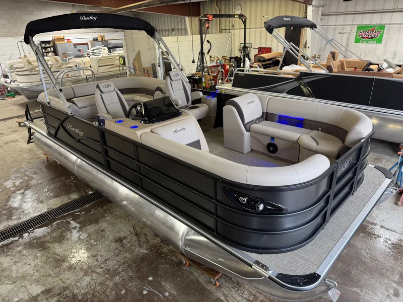 The Image of Bentley Pontoons Legacy 220 Navigator Quad Lounge & Honda 4-Stroke EFI 2025 - 1