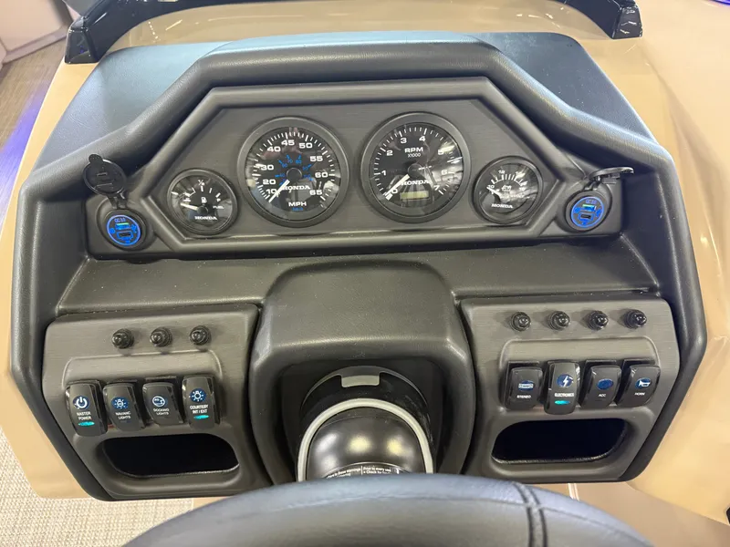 Slide: The Image of Bentley Pontoons Legacy 220 Navigator Quad Lounge & Honda 4-Stroke EFI 2025 - 14