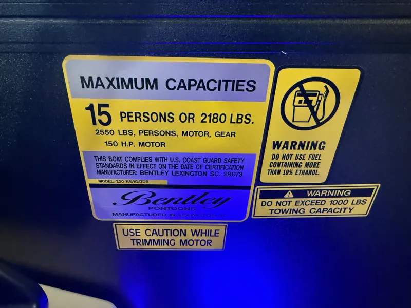 Slide: The Image of Bentley Pontoons Legacy 220 Navigator Quad Lounge & Honda 4-Stroke EFI 2025 - 16