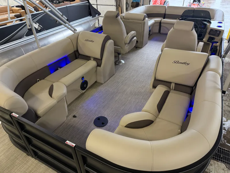 Slide: The Image of Bentley Pontoons Legacy 220 Navigator Quad Lounge & Honda 4-Stroke EFI 2025 - 19