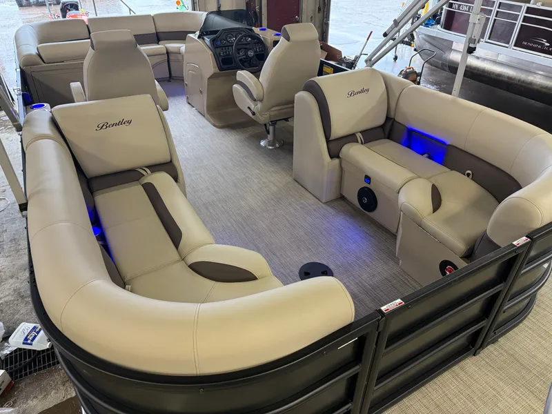 Slide: The Image of Bentley Pontoons Legacy 220 Navigator Quad Lounge & Honda 4-Stroke EFI 2025 - 20