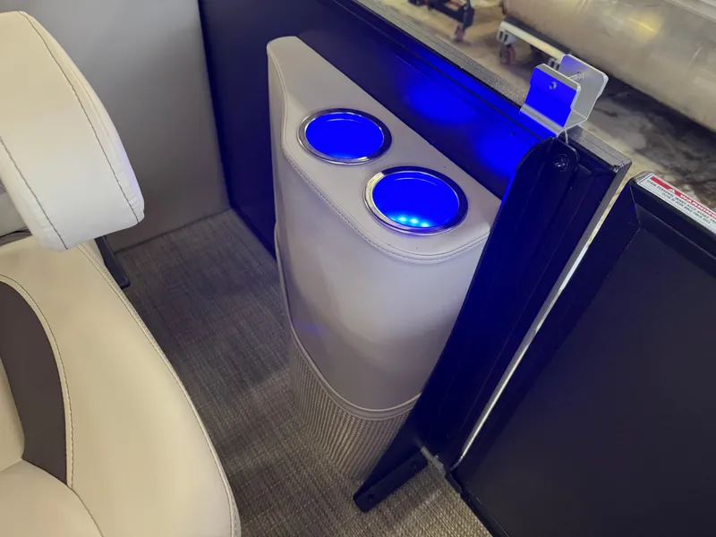 Slide: The Image of Bentley Pontoons Legacy 220 Navigator Quad Lounge & Honda 4-Stroke EFI 2025 - 23