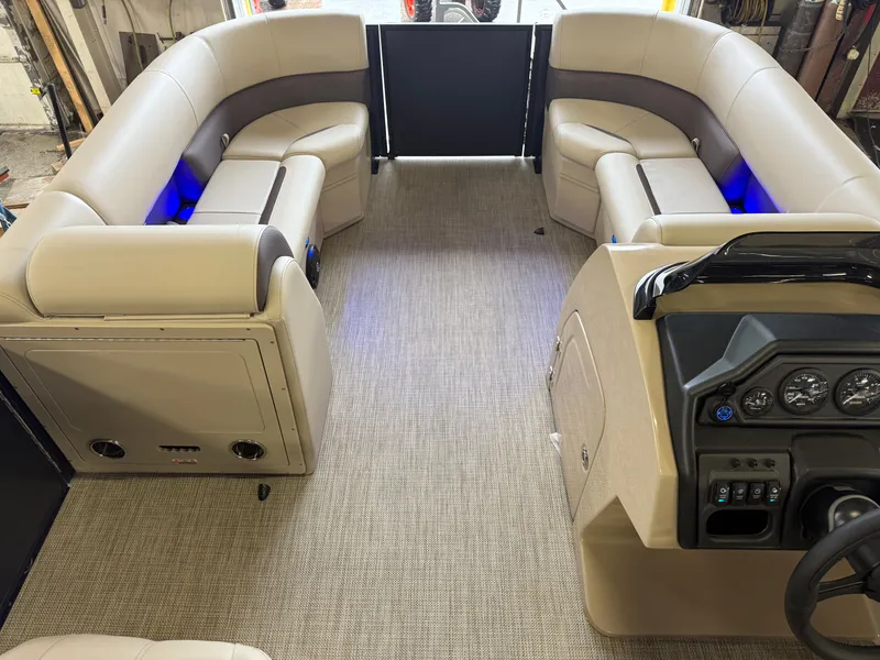 Slide: The Image of Bentley Pontoons Legacy 220 Navigator Quad Lounge & Honda 4-Stroke EFI 2025 - 29