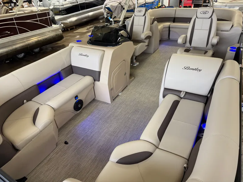 Slide: The Image of Bentley Pontoons Legacy 220 Navigator Quad Lounge & Honda 4-Stroke EFI 2025 - 31