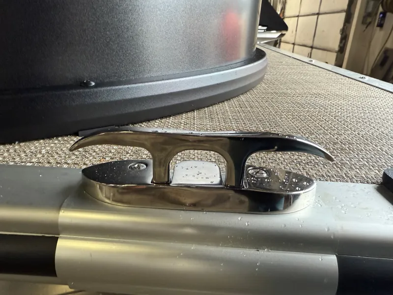 Slide: The Image of Bentley Pontoons Legacy 220 Navigator Quad Lounge & Honda 4-Stroke EFI 2025 - 34