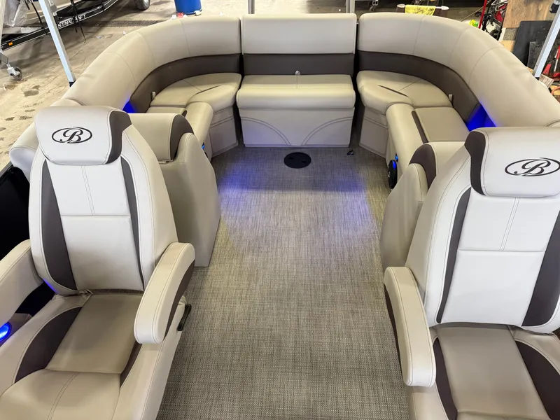 Slide: The Image of Bentley Pontoons Legacy 220 Navigator Quad Lounge & Honda 4-Stroke EFI 2025 - 37