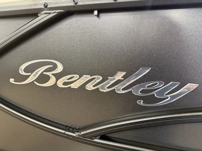 Slide: The Image of Bentley Pontoons Legacy 220 Navigator Quad Lounge & Honda 4-Stroke EFI 2025 - 38