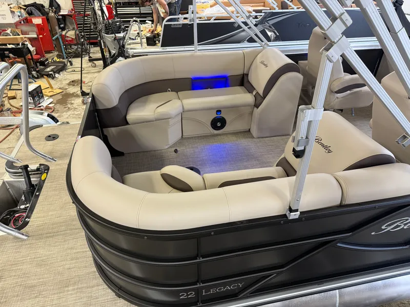 Slide: The Image of Bentley Pontoons Legacy 220 Navigator Quad Lounge & Honda 4-Stroke EFI 2025 - 4