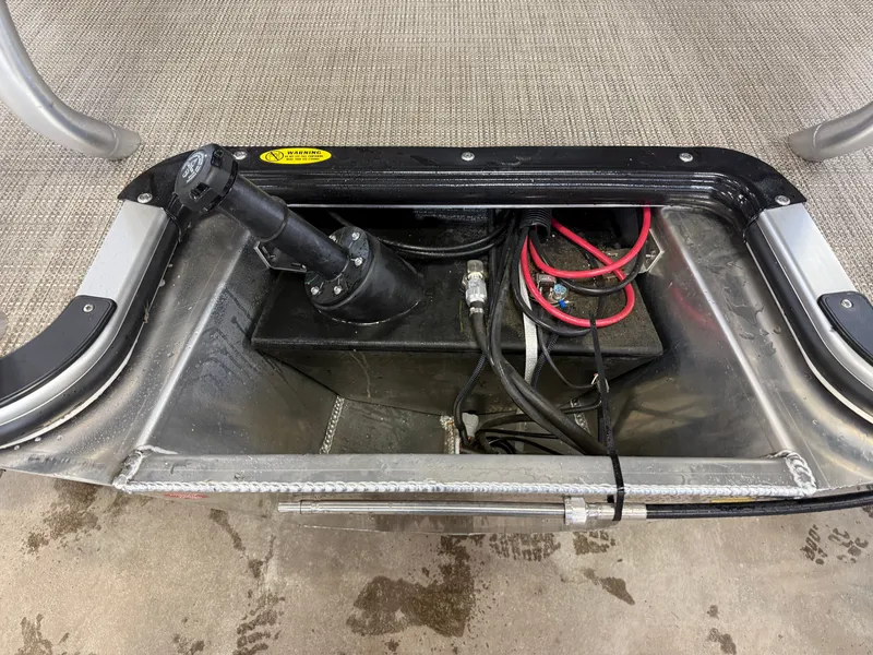 Slide: The Image of Bentley Pontoons Legacy 220 Navigator Quad Lounge & Honda 4-Stroke EFI 2025 - 41