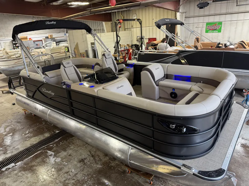 Slide: The Image of Bentley Pontoons Legacy 220 Navigator Quad Lounge & Honda 4-Stroke EFI 2025 - 45