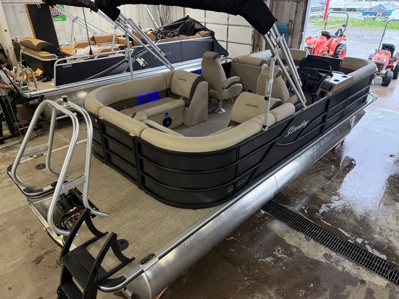 Slide: The Image of Bentley Pontoons Legacy 220 Navigator Quad Lounge & Honda 4-Stroke EFI 2025 - 46