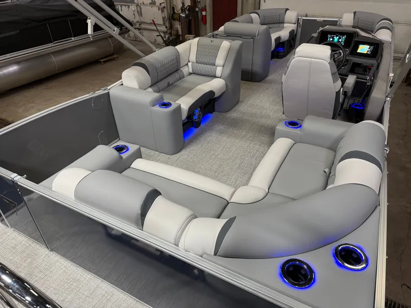 Slide: The Image of Tahoe Cascade 2385 Elite Tritoon & Honda 225HP 4-Stroke EFI 2025 - 22