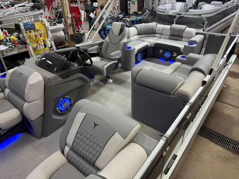 Slide: The Image of Tahoe Cascade 2385 Elite Tritoon & Honda 225HP 4-Stroke EFI 2025 - 3