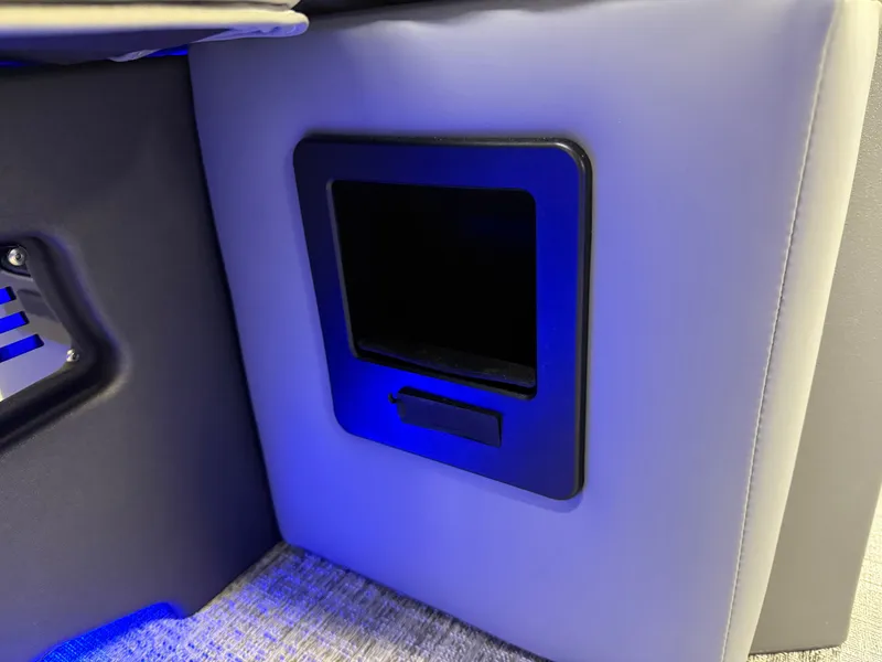 Slide: The Image of Tahoe Cascade 2385 Elite Tritoon & Honda 225HP 4-Stroke EFI 2025 - 34