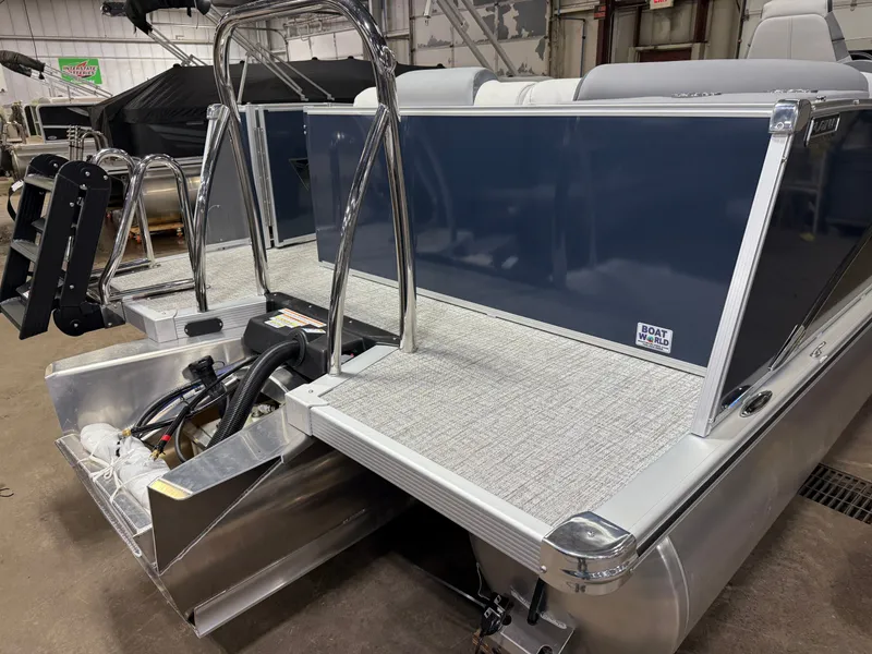 Slide: The Image of Tahoe Cascade 2385 Elite Tritoon & Honda 225HP 4-Stroke EFI 2025 - 53