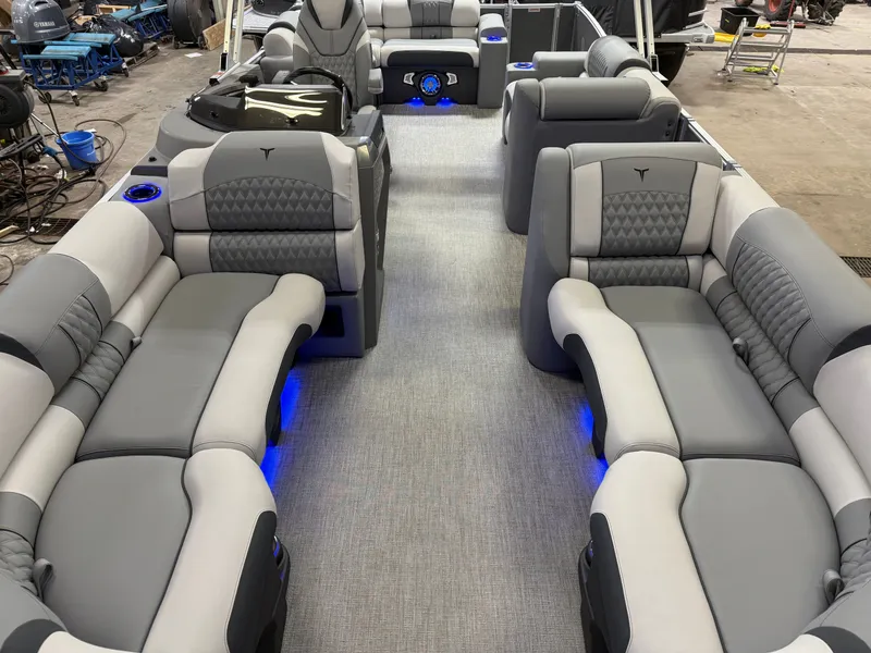 Slide: The Image of Tahoe Cascade 2385 Elite Tritoon & Honda 225HP 4-Stroke EFI 2025 - 8