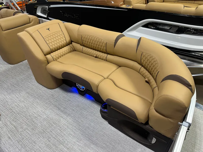 Slide: The Image of Tahoe Cascade 2385 Elite Tritoon & Honda 225HP 4-Stroke EFI 2025 - 10