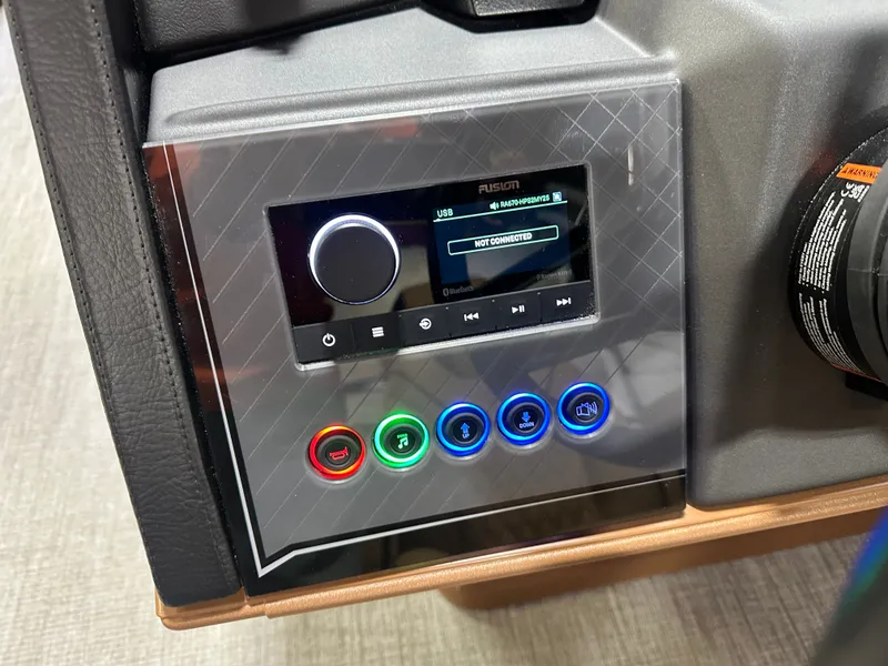 Slide: The Image of Tahoe Cascade 2385 Elite Tritoon & Honda 225HP 4-Stroke EFI 2025 - 14