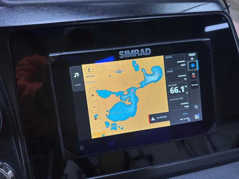Slide: The Image of Tahoe Cascade 2385 Elite Tritoon & Honda 225HP 4-Stroke EFI 2025 - 16