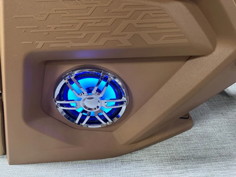 Slide: The Image of Tahoe Cascade 2385 Elite Tritoon & Honda 225HP 4-Stroke EFI 2025 - 30