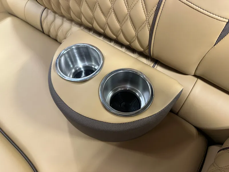 Slide: The Image of Tahoe Cascade 2385 Elite Tritoon & Honda 225HP 4-Stroke EFI 2025 - 35