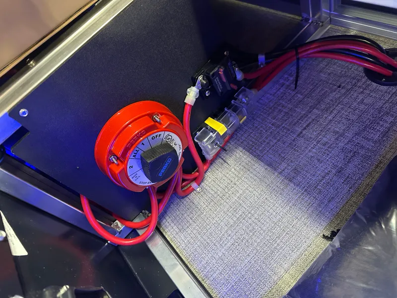 Slide: The Image of Tahoe Cascade 2385 Elite Tritoon & Honda 225HP 4-Stroke EFI 2025 - 36