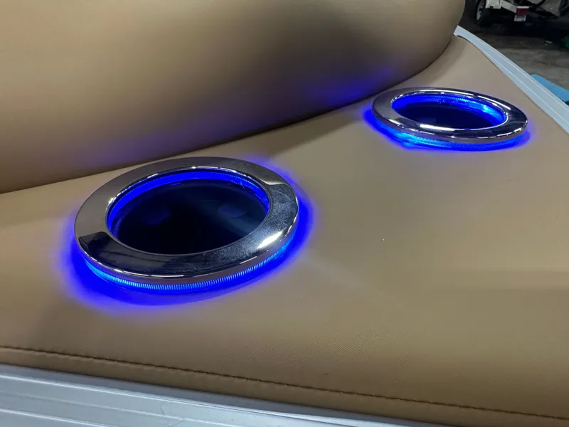 Slide: The Image of Tahoe Cascade 2385 Elite Tritoon & Honda 225HP 4-Stroke EFI 2025 - 38