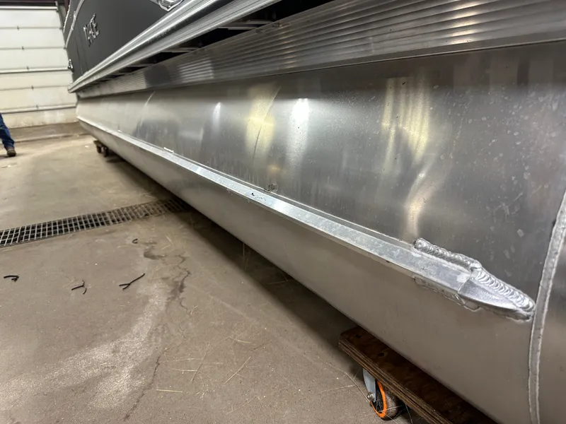 Slide: The Image of Tahoe Cascade 2385 Elite Tritoon & Honda 225HP 4-Stroke EFI 2025 - 44