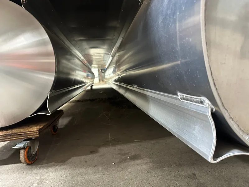 Slide: The Image of Tahoe Cascade 2385 Elite Tritoon & Honda 225HP 4-Stroke EFI 2025 - 46