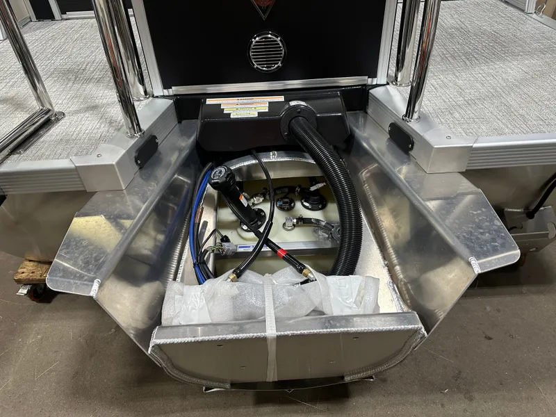 Slide: The Image of Tahoe Cascade 2385 Elite Tritoon & Honda 225HP 4-Stroke EFI 2025 - 47