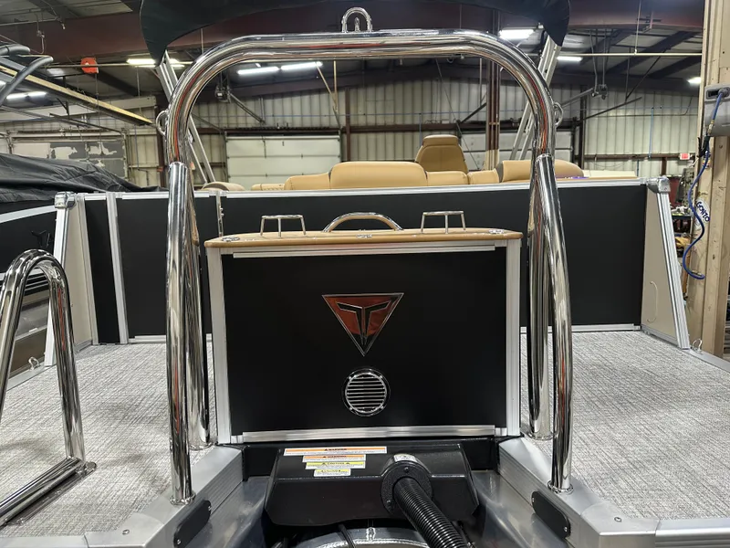 Slide: The Image of Tahoe Cascade 2385 Elite Tritoon & Honda 225HP 4-Stroke EFI 2025 - 48